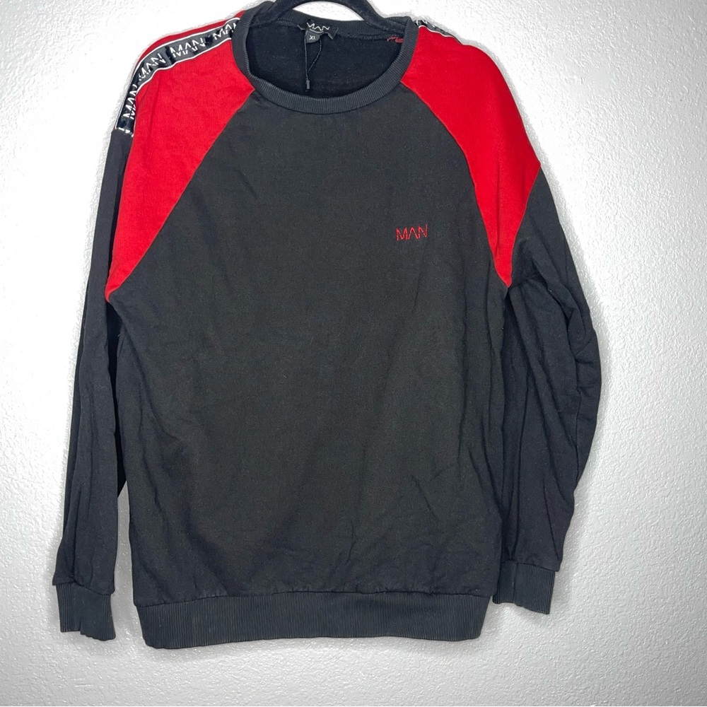 Boohoo man Black & Red crewneck sweater- XL